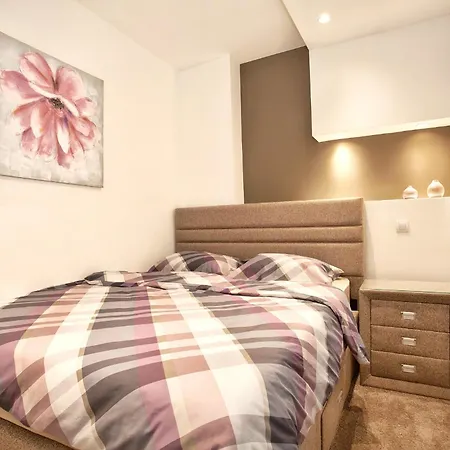 Hostgost Selected - Skadarlija Square Belgrad