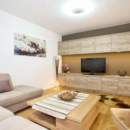 Hostgost Selected - Skadarlija Square *