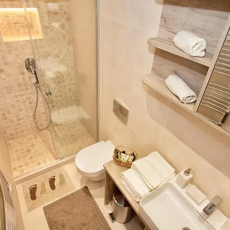 Hostgost Selected - Skadarlija Square *