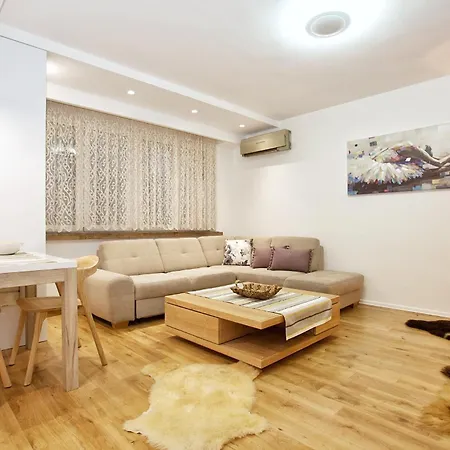 Hostgost Selected - Skadarlija Square *