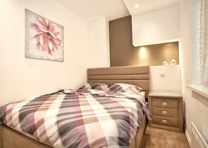 Hostgost Selected - Skadarlija Square بلغراد