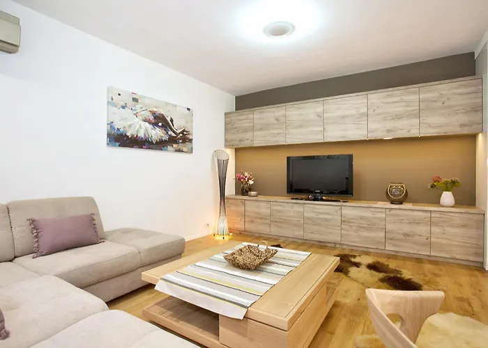 Hostgost Selected - Skadarlija Square *