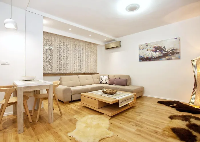 Hostgost Selected - Skadarlija Square *