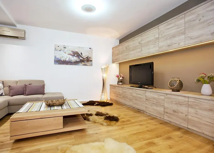 Hostgost Selected - Skadarlija Square شقة